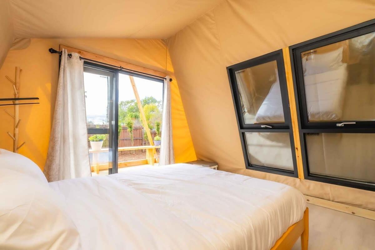 Glamping In The Urban Hotel Glendora Exterior foto